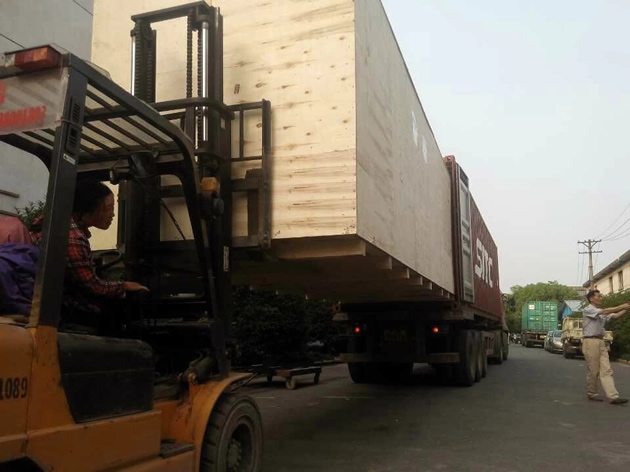 大型(xíng)機械設(she)備出口(kou)包裝